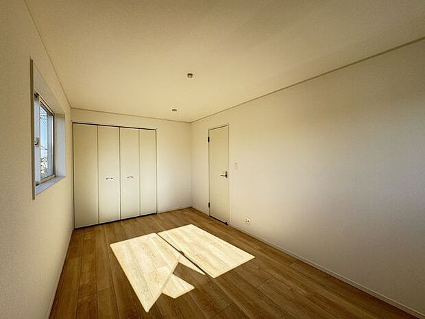 【洋室/同仕様】ワークスペースや書斎、趣味の部屋など、多目的に使える洋室です。※実際とは異なる場合があります。