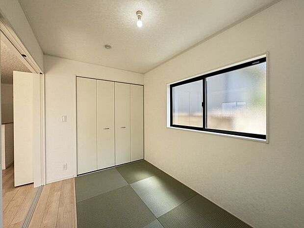 【洋風和室/施工例】LDKとの一体利用により、約22帖の大空間が生まれます!2面採光が確保された、採光・通風良好な住空間です。※実際とは異なる場合があります。