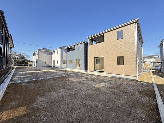 【外観/5号棟】敷地面積62坪超で、ゆとりある空間とお庭が魅力です。