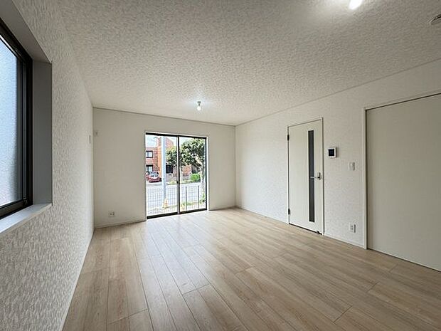 【LDK/施工例】南側からあたたかな陽光と爽やかな風を取り込めるLDKです!※実際とは異なる場合があります。