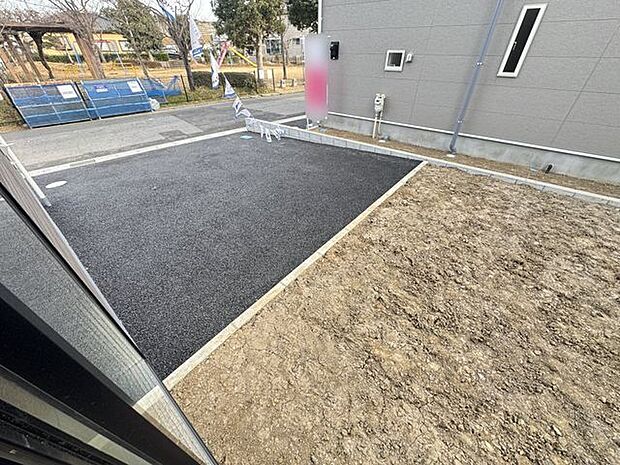 【庭/6号棟】陽当たりの良い南向き。バーベキューやガーデニング、お子様の外遊びスペースとしても活用できます。