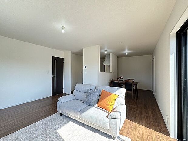 【LDK/施工例】LDKは約23.5帖。ゆったりと家族団らんの時間を過ごせます。※実際とは異なる場合があります。