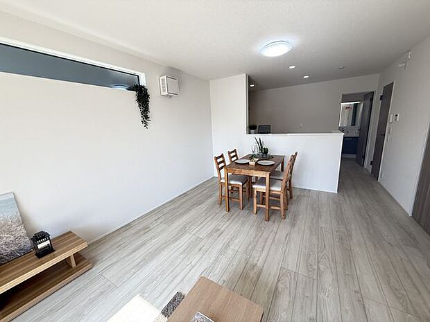 【LDK/約16.0帖】水回りが集約されており、家事動線がスムーズな間取り設計です。※家具調度品等は販売価格に含まれません。