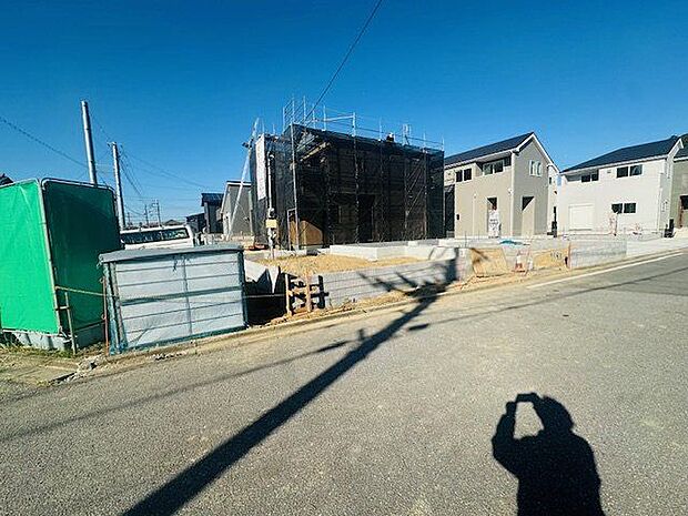 【現地外観写真/12号棟】TVモニタ付きインターホンが標準設置。受け取りを気にせず自由にお出かけができます。