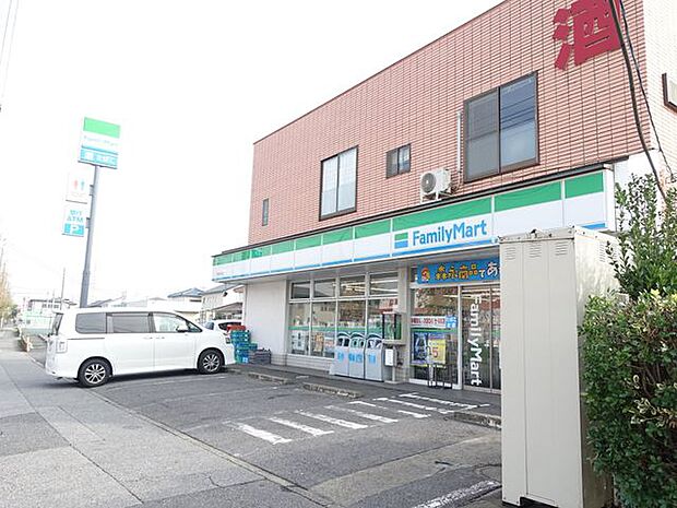 ファミリーマート 君津人見店 徒歩13分。24時間営業のため、深夜の買い物や急なATM利用の際も便利です。 1000m