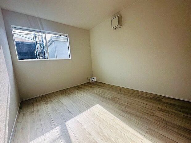 【洋室/7号棟】ご家族一人ひとりの大切なプライベート空間。様々な使い方ができるように、シンプルに仕上げてあります。