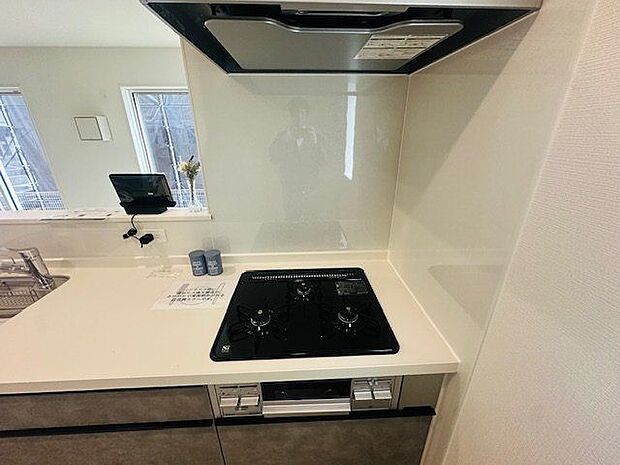 【キッチン/7号棟】料理の幅が広がる三口コンロ。作業の効率も上がります。