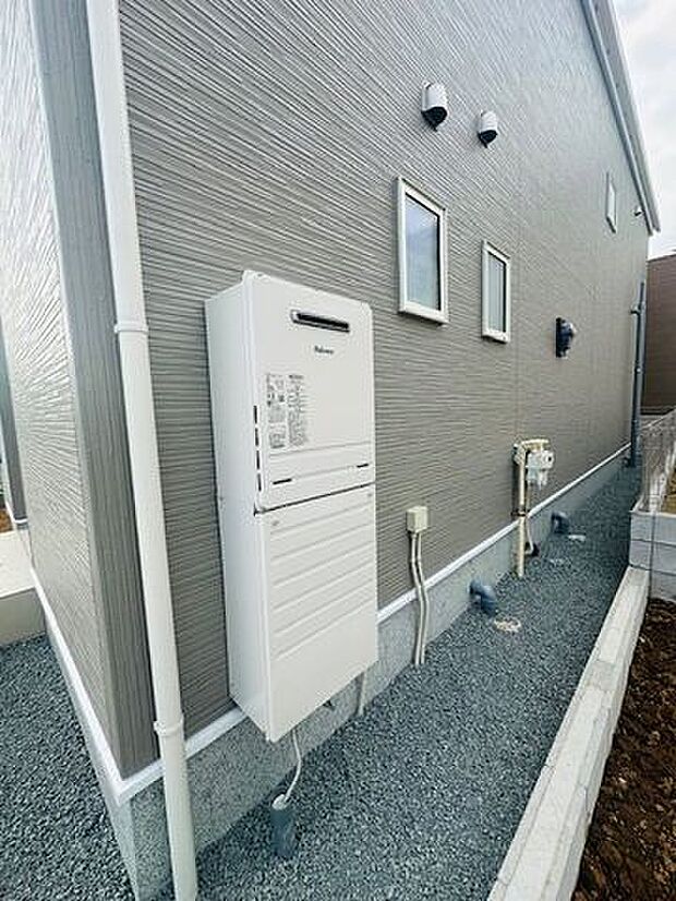 【設備/7号棟】パロマのガス給湯器。スタイリッシュな見た目なので、外観とも馴染みます。