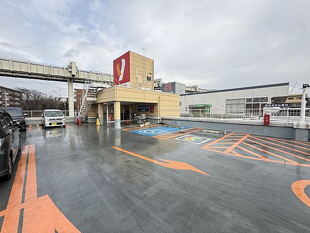 ヤオコー みつわ台店 HPにてチラシを確認することができます。営業時間は9:00〜21:00(年末年始は異なる)。駐車場あり。 640m