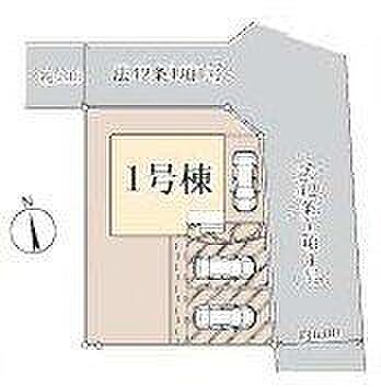 【区画図】駐車場が3台分確保されています(車種による)。前面道路は、北側が幅員約4.3m、東側が幅員約6mの広さです。
