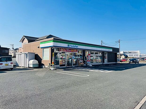 ファミリーマート市原姉崎店 徒歩9分。24時間営業。駐車場、ATM、マルチコピー機、Wi-Fi環境有。イートインコーナーもあります。 700m