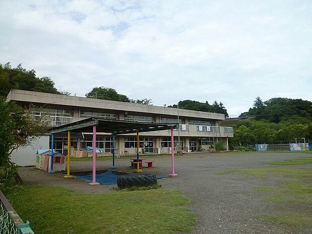 市原市立姉崎認定こども園 徒歩13分。幼保連携のこども園です。生後57日から入園可能です。HPではこども園のことが詳しく公開されています。 1000m