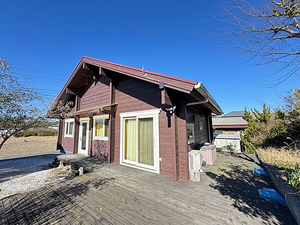【外観】永住にも、別荘にも、貸別荘など事業用の利用にもおすすめです。周囲は自然豊かな環境で、のびやかにお過ごしいただけます。