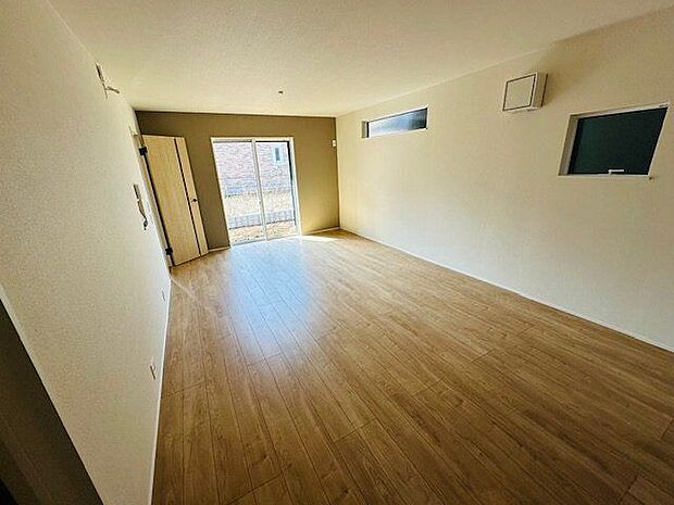 【LDK/約18.0帖】フロアの木目が映えるナチュラルテイストなファミリースペースです。