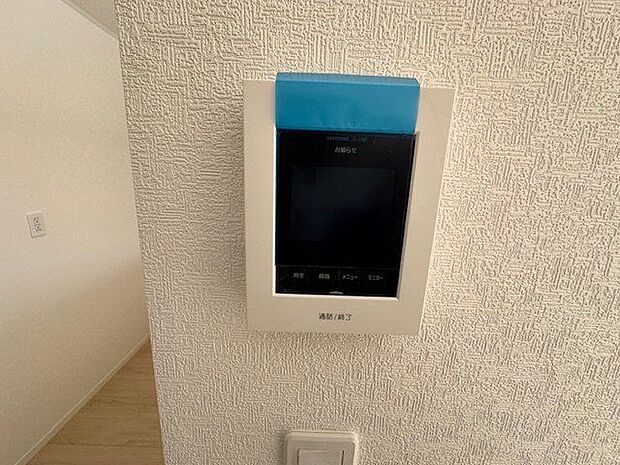 【テレビモニター付きインターホン/2号棟】お子さまのお留守番にも、非対面で対応できるので、嬉しい設備です。