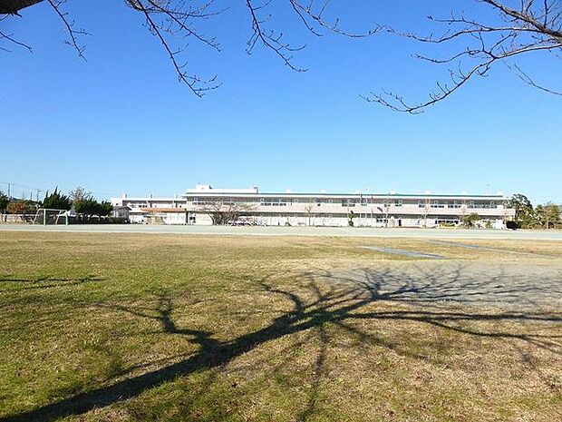 市原市立京葉小学校 徒歩9分。「心やさしくがんばる子」を教育目標に掲げられています。外部講師による「相撲体験教室」が実施されています。 650m