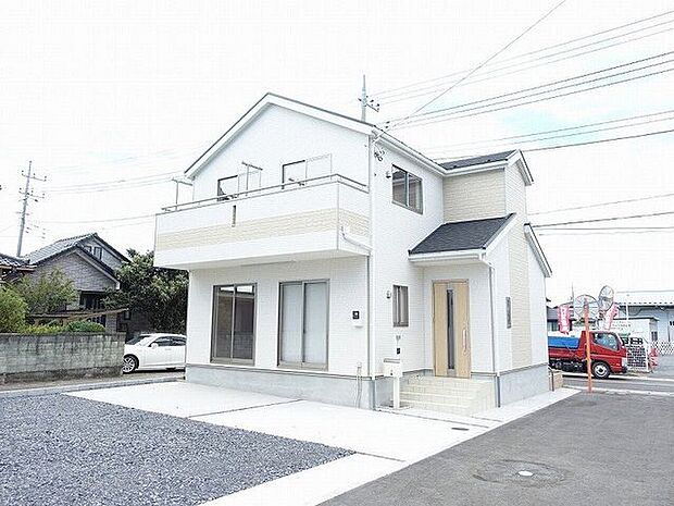 【外観/同仕様】ナチュラルで上品な印象の外観。設計性能評価+建設性能評価7項目取得、地震に強い耐震・制振構造。※実際とは異なる場合があります。