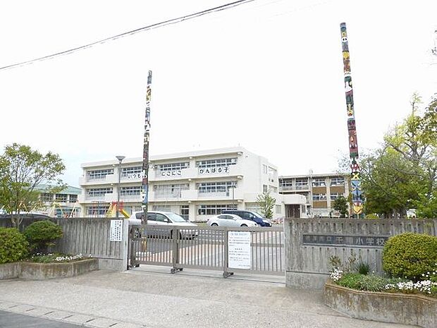 市原市立千種小学校 徒歩23分。学校教育目標「自ら考え 心豊かで たくましい子の育成 〜笑顔で気持ちのよい挨拶ができる子〜」。 1840m