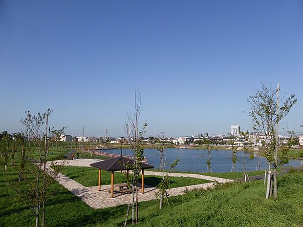 上総更級公園 徒歩40分。敷地内に調整池や広場、ガーデン、図書館、急病センターなど複数の施設がある広大な公園です。 3160m