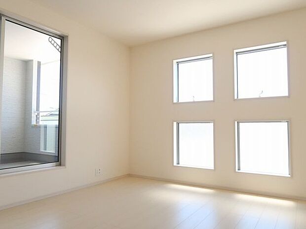 【洋室/同仕様/2号棟】全居室2面に窓が設けられており、風通しが良好です。※実際とは異なる場合があります。