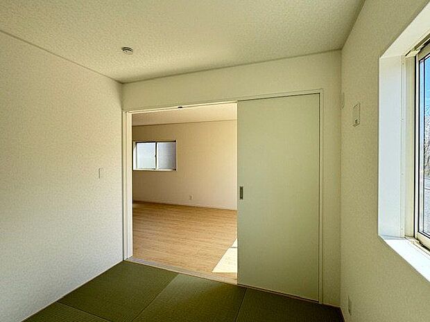 【和室/約4.5帖】お子様のお昼寝スペースとしても活躍しそうです。
