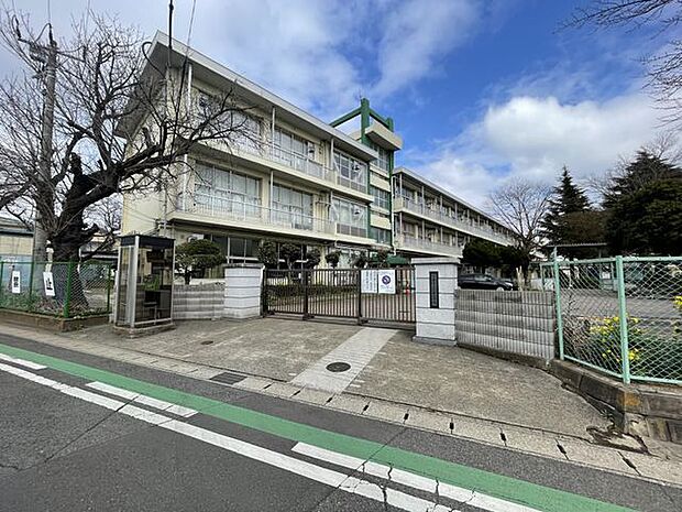 千葉市立小倉小学校 徒歩3分。学校教育目標は「自ら学び、健康で思いやりのあるおぐらっ子の育成 」です。 204m