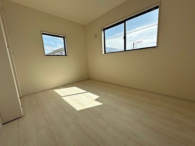 【北側洋室(約6.0帖)/1号棟】2階には独立した洋室が4部屋あり、全室に収納スペースが用意されています。