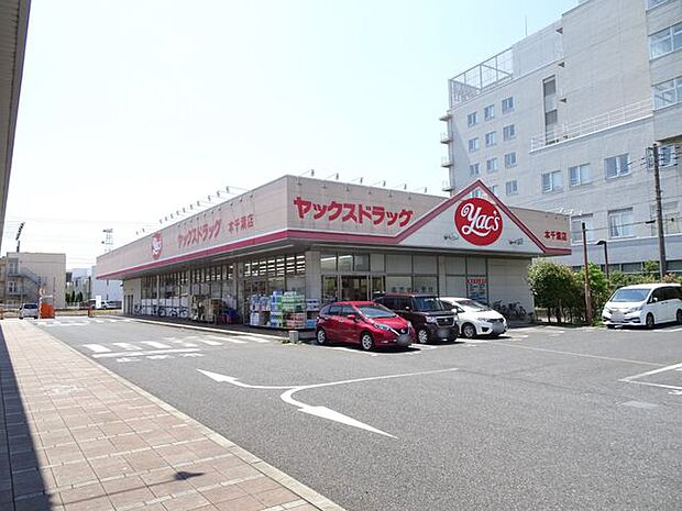 ヤックスドラッグ本千葉店 徒歩13分。営業時間/店舗9:00~22:00、調剤薬局9:00~18:00、日祝13:00~14:00は無し。 970m