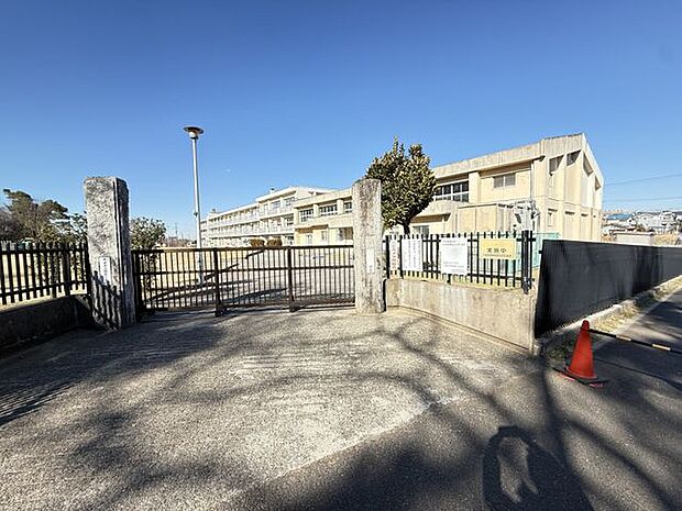 千葉市立椎名小学校 徒歩17分。教育目標「学ぶ楽しさを知り、心豊かにたくましく生きる子どもの育成」 1391m