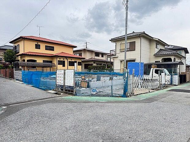 【現地外観写真】JR内房線「長浦」駅まで徒歩14分。第一種低層住居専用地域に位置した、穏やかな住環境です。ZEH水準をクリアした省エネ住宅で、人と環境に優しい暮らしが叶います。