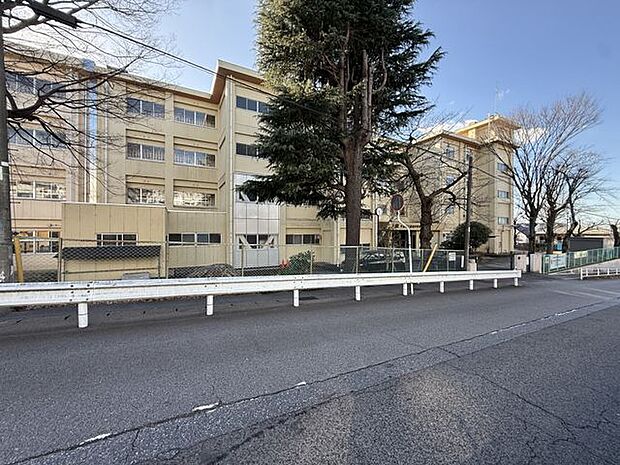 千葉市立蘇我中学校 徒歩7分。学校教育目標は「人間尊重の精神を基調に、徳・知・体の調和のとれた豊かな人間性を持つ生徒の育成」です。 490m