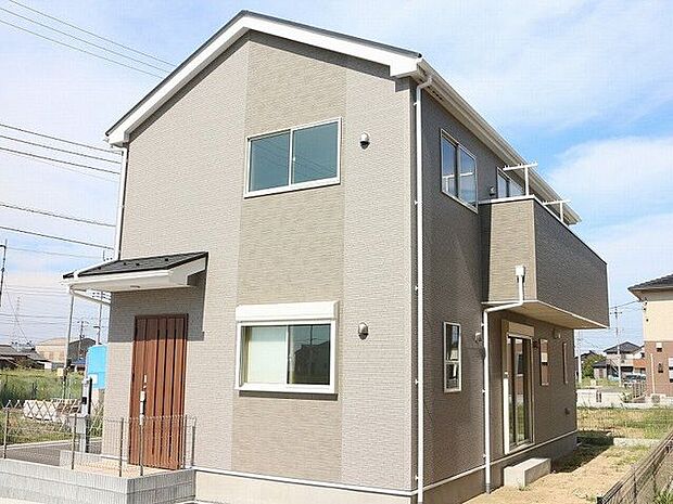 【外観/同仕様】外壁は、表情豊かな外観を創り出すサイディング仕様です。※実際とは異なる場合があります。