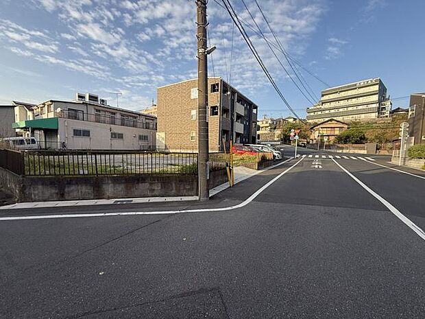 【前面道路を含む現地】スーパーマーケットリブレ京成千葉寺店まで徒歩9分(約650m)。日々の食卓を彩る食材調達に、便利に利用できます。