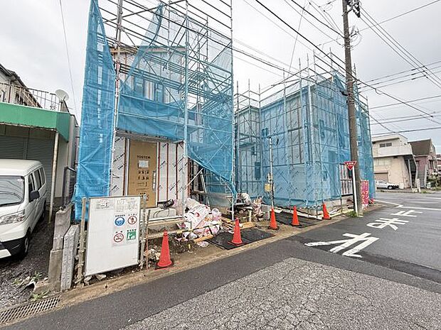 【現地写真/1号棟】安心の暮らしを提供するため、オリジナル工法の「I.D.S工法」が採用された住宅。「地震に強い家」を実現します。