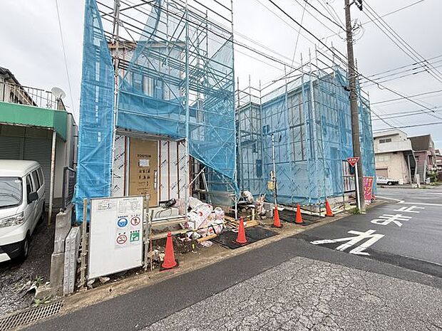 【前面道路を含む現地】あらかじめリフォームしやすいよう設計された「スケルトン・インフィル」住宅。ライフスタイルの変化に対応しやすく、様々なリデザインが可能です。