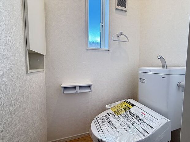 【トイレ/2階】トイレは各階に配置されているため、来客時も気兼ねなく利用できます。