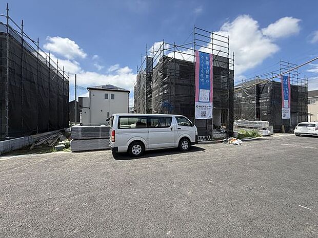 【外観/7号棟】カースペースが設けられています(車種による)。東京湾アクアラインにもアクセスしやすい立地です。
