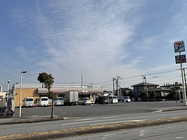 セブンイレブン富津青堀駅前店 徒歩7分。駐車場が備わっていますので、ドライブ前にお立ち寄りいただけます。 543m