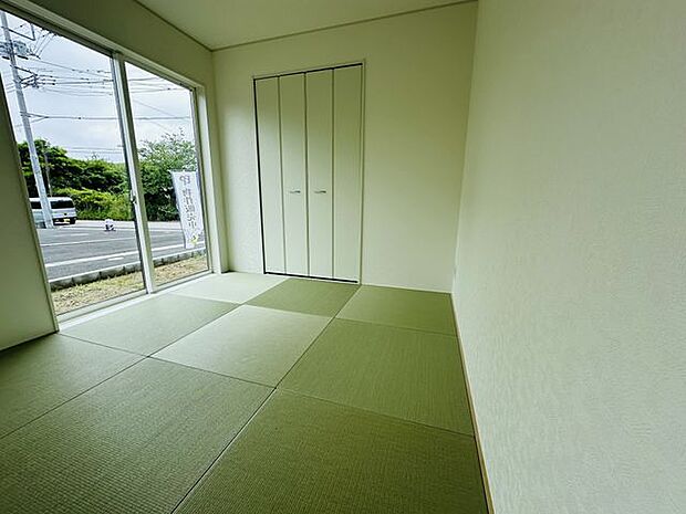 【和室/約4.5帖】客間やお子様のプレイスペースなど、シーンに合わせて幅広く活用できます。