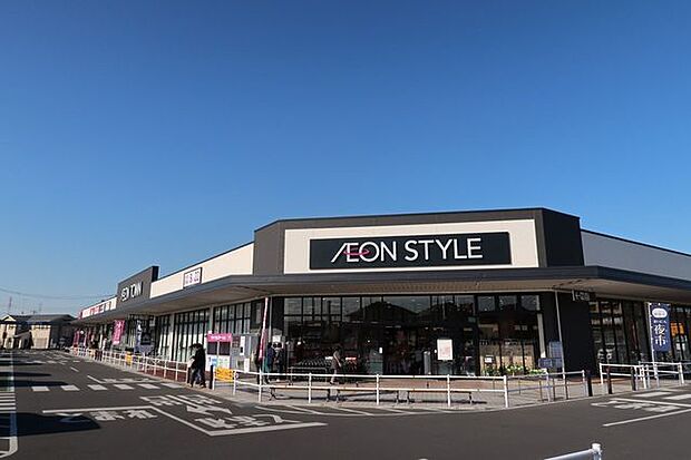 イオンタウン君津 徒歩20分。スーパーやドラッグストア、100円ショップ、カラオケ、クリニック、美容室など複数の店舗が入る複合型商業施設です。営業時間は各店舗により異なります。 1600m