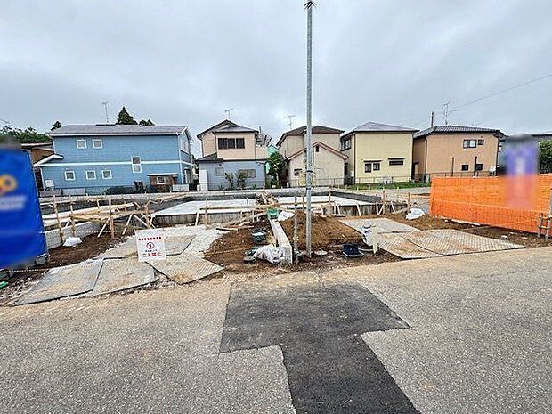 【現地写真】洋室は振り分けタイプなので、ご家族それぞれがプライベートを大切にできます。
