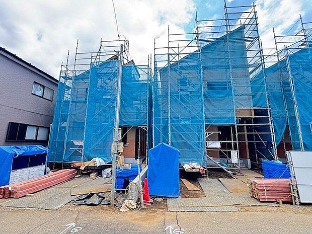 【現地写真】耐震等級3を取得。繰り返す地震に強い制震ダンパーも採用され、ご家族の暮らしを守ってくれます。
