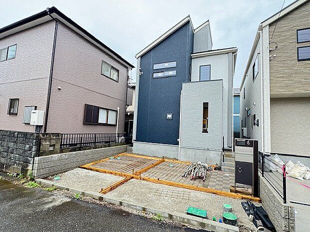 【外観/4号棟】ライフスタイルの変化に対応しやすい「4LDK」の間取り設計。LDKには、折上天井やポップアップ天井などデザイン性のある天井が採用され、空間のアクセントになっています。