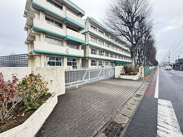 千葉市立若松中学校 徒歩11分。校訓に「愛校・自学・自立」を掲げる中学校。HPに教育目標や指導計画などが掲載されています。 843m