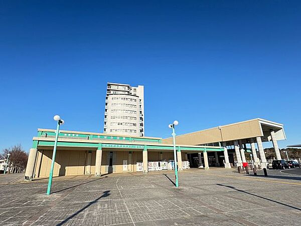 京成電鉄千原線「ちはら台」駅 徒歩19分。普通列車停車駅です。駅構内にはコンビニエンスストアが併設されています。 1500m