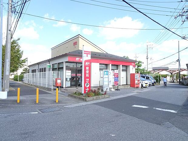 千種郵便局 徒歩10分。駐車場3台有り。取り扱いサービスは郵便・貯金・保険。ATMが設置されています。 721m