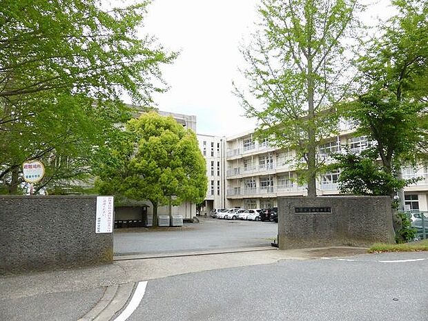 市原市立姉崎中学校 徒歩14分。1947年に開校された、伝統のある中学校です。行事が盛んで、行事を通してリーダーの育成を目指されています。 1100m