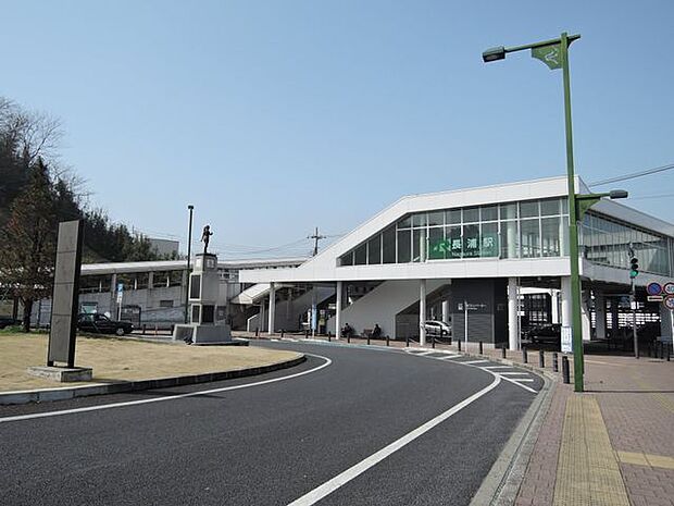 JR内房線「長浦」駅 徒歩12分。蘇我・千葉方面、安房鴨川方面へアクセスできます。快速、普通列車停車駅です。 900m