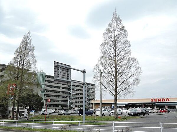 せんどう 土気店 徒歩15分。営業時間/9:30～21:00。駐車場200台有。ATMが設置されています。 1100m