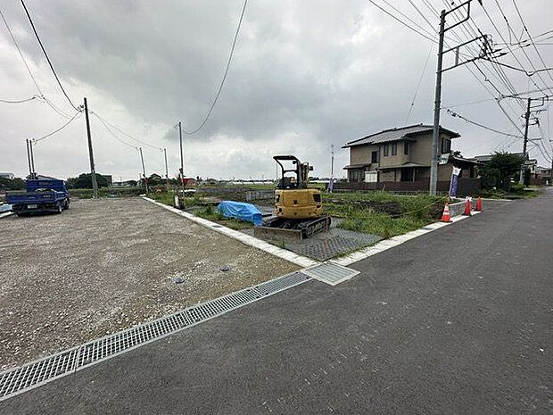 【現地写真/6号棟】仕事や勉強がはかどる約2.3帖のテレワークルームが設けられています。洋室2部屋に面した南西向きルーフバルコニー付きです。
